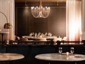How Restaurant Dining Tables Change the Look of Food Under Evening Lighting